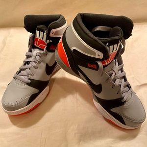 NIB Men’s Nike Mach One Mid